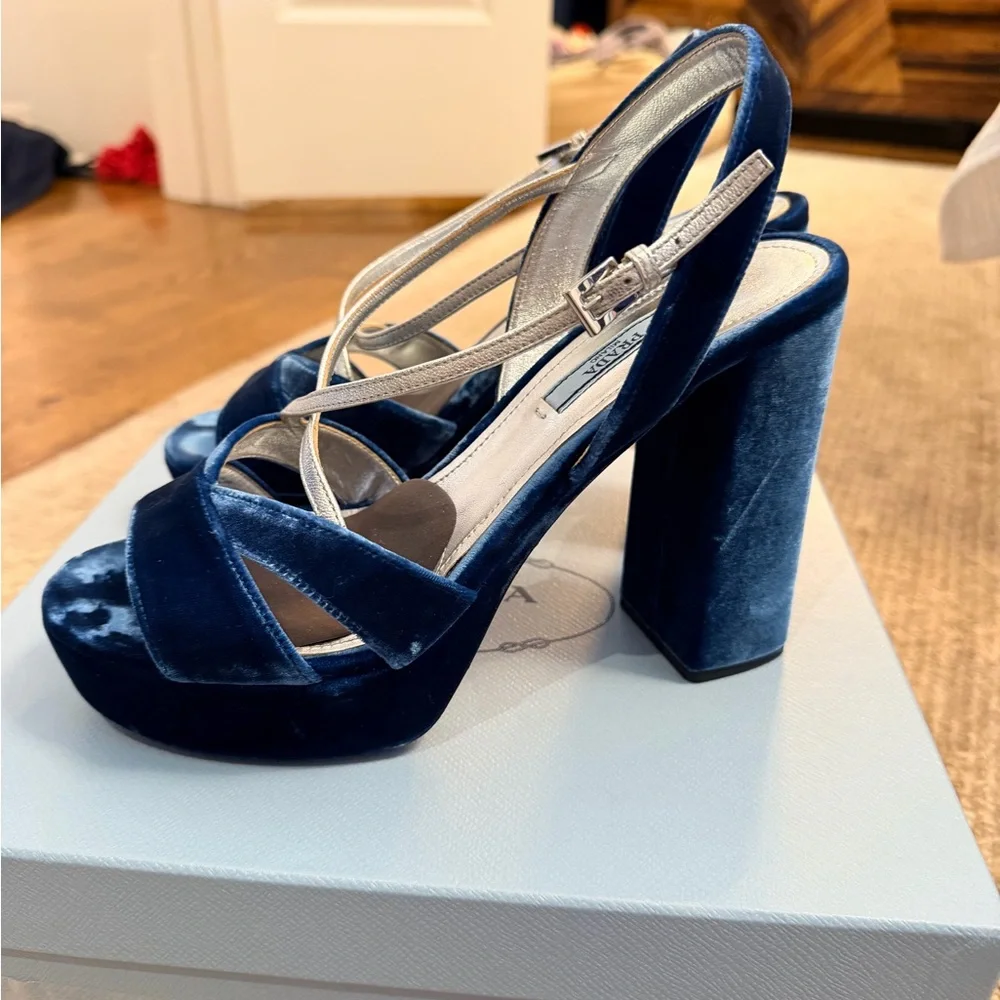 Prada Women's Luxurious Navy Velvet Platform Heels - Picture 2 of 9